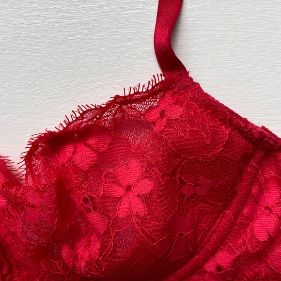 Victoria Secret Red Lace Bra - Picture 3 of 4
